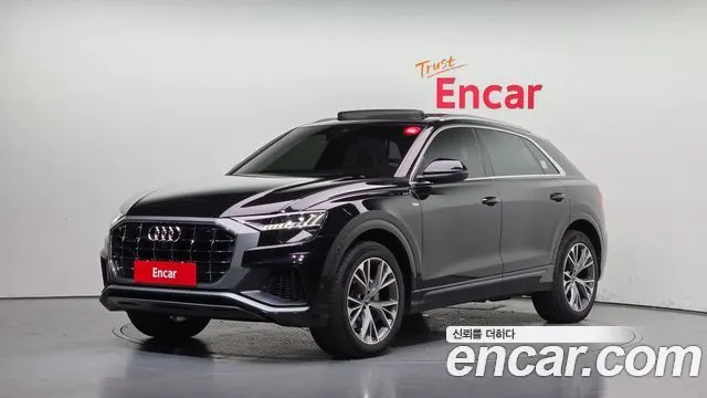 AUDI Q8 2021