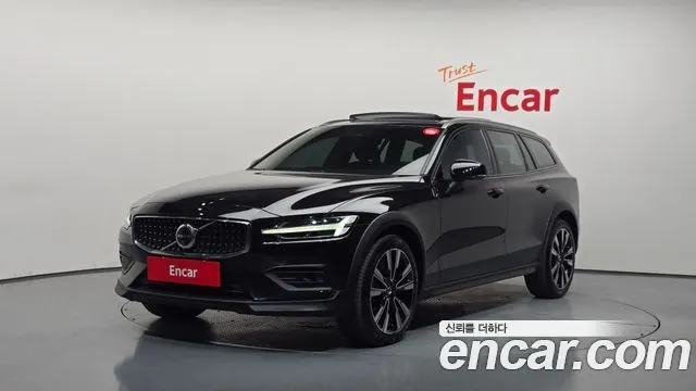 VOLVO V60 CROSS COUNTRY 2025