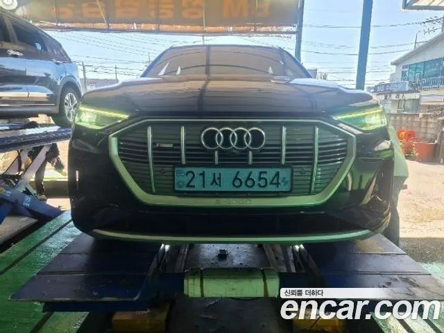 AUDI E-TRON 2022