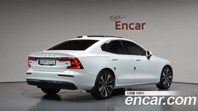 VOLVO S60 2023