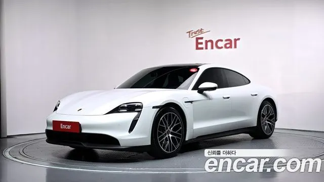PORSCHE TAYCAN 2024
