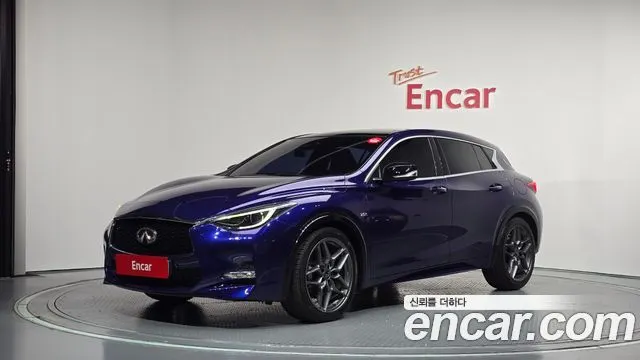 INFINITI Q30 2017
