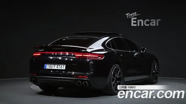 PORSCHE PANAMERA 2018
