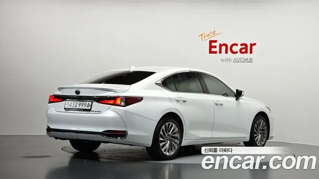 LEXUS ES300H 2023