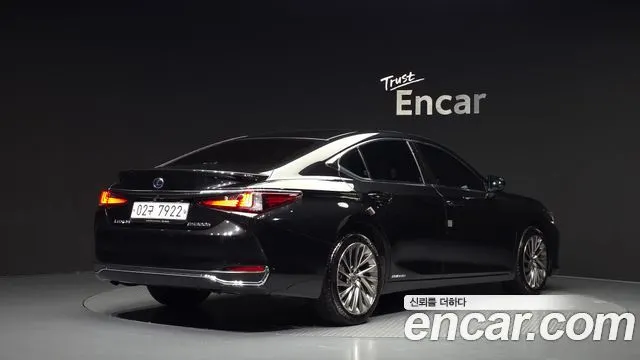 LEXUS ES300H 2019