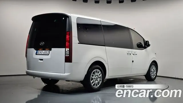 HYUNDAI STARIA 2025