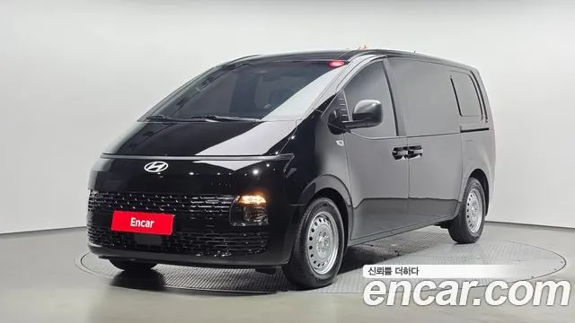 HYUNDAI STARIA 2025