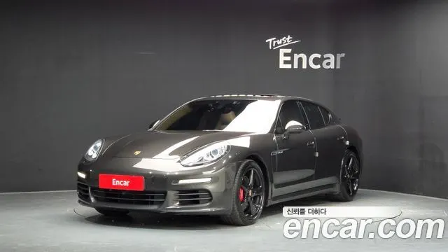 PORSCHE PANAMERA 2016