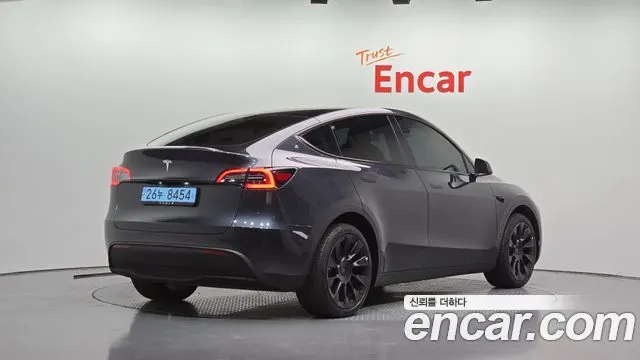 TESLA MODEL Y 2025