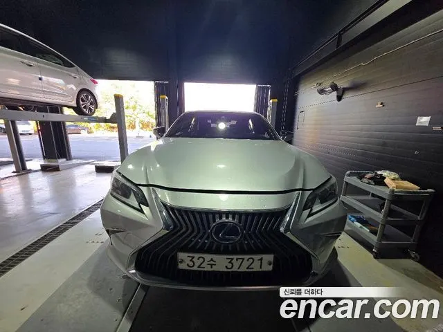 LEXUS ES300H 2019 — 170 769 км, серебристый, Корея — под ключ — фото 4