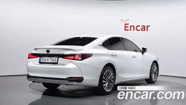 LEXUS ES300H — из Кореи под ключ