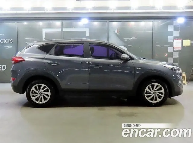 HYUNDAI TUCSON 2016 — 229 469 км, серебристо-серый, Корея — под ключ — фото 3