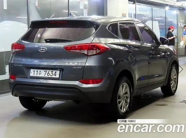 HYUNDAI TUCSON 2016 — 229 469 км, серебристо-серый, Корея — под ключ — фото 4