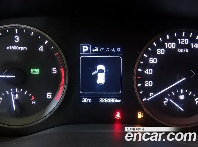 HYUNDAI TUCSON 2016 — 229 469 км, серебристо-серый, Корея — под ключ — фото 9