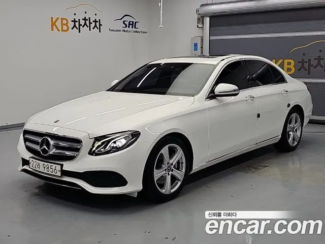 MERCEDES-BENZ E-CLASS W213 2018 — 109 368 км, белый, Корея — под ключ — фото 1