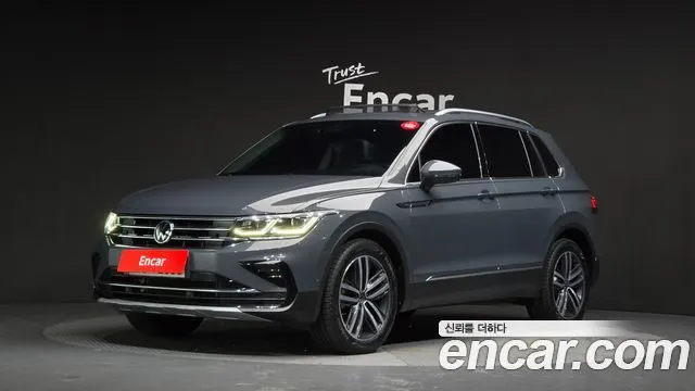VOLKSWAGEN TIGUAN 2021 — 20 449 км, серебристо-серый, Корея — под ключ — фото 1