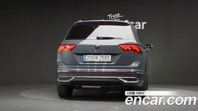 VOLKSWAGEN TIGUAN 2021 — 20 449 км, серебристо-серый, Корея — под ключ — фото 4