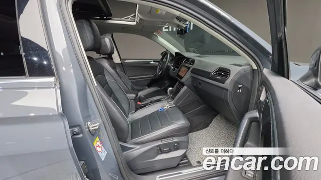 VOLKSWAGEN TIGUAN 2021 — 20 449 км, серебристо-серый, Корея — под ключ — фото 10