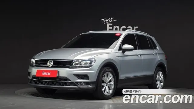 VOLKSWAGEN TIGUAN 2018 — 205 549 км, серебристый, Корея — под ключ — фото 1