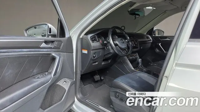 VOLKSWAGEN TIGUAN 2018 — 205 549 км, серебристый, Корея — под ключ — фото 11