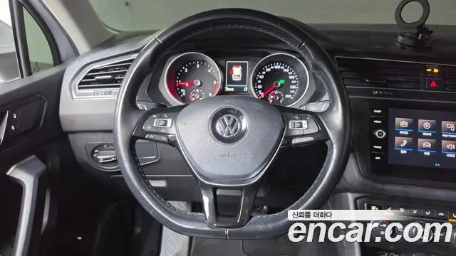 VOLKSWAGEN TIGUAN 2018 — 205 549 км, серебристый, Корея — под ключ — фото 12