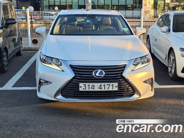 LEXUS ES300H 2016 — 117 127 км, белый, Корея — под ключ — фото 11